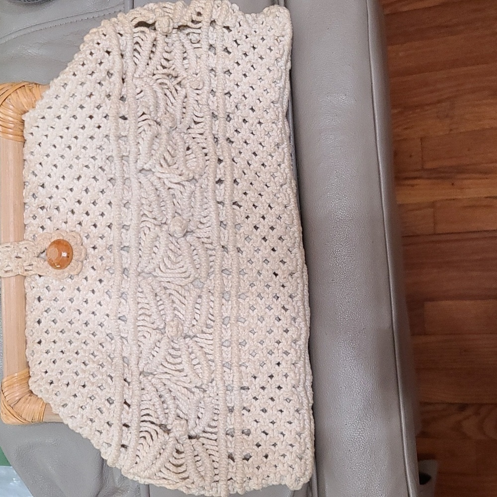 VTG Mister Ernest Woven‎ Macrame Clutch Purse Wood Frame Top Button Latch GUC